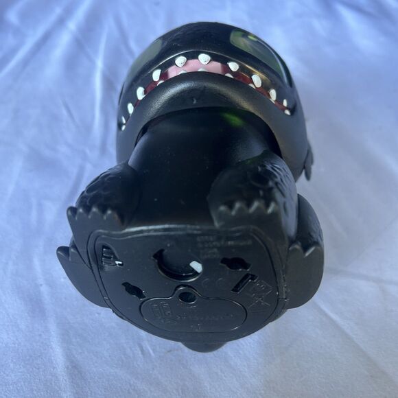 Dreamworks Dragons Flying Toothless Interactive Dragon with Lights and Sounds - Picture 5 of 7